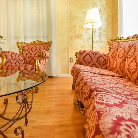 The Museum - Wonderful Super Central Apartment บูคาเรสต์ ภายนอก รูปภาพ