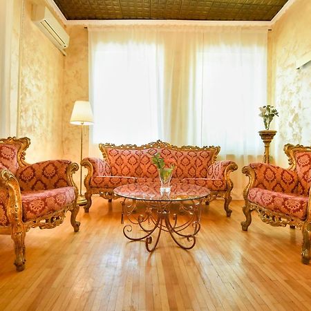 The Museum - Wonderful Super Central Apartment บูคาเรสต์ ภายนอก รูปภาพ