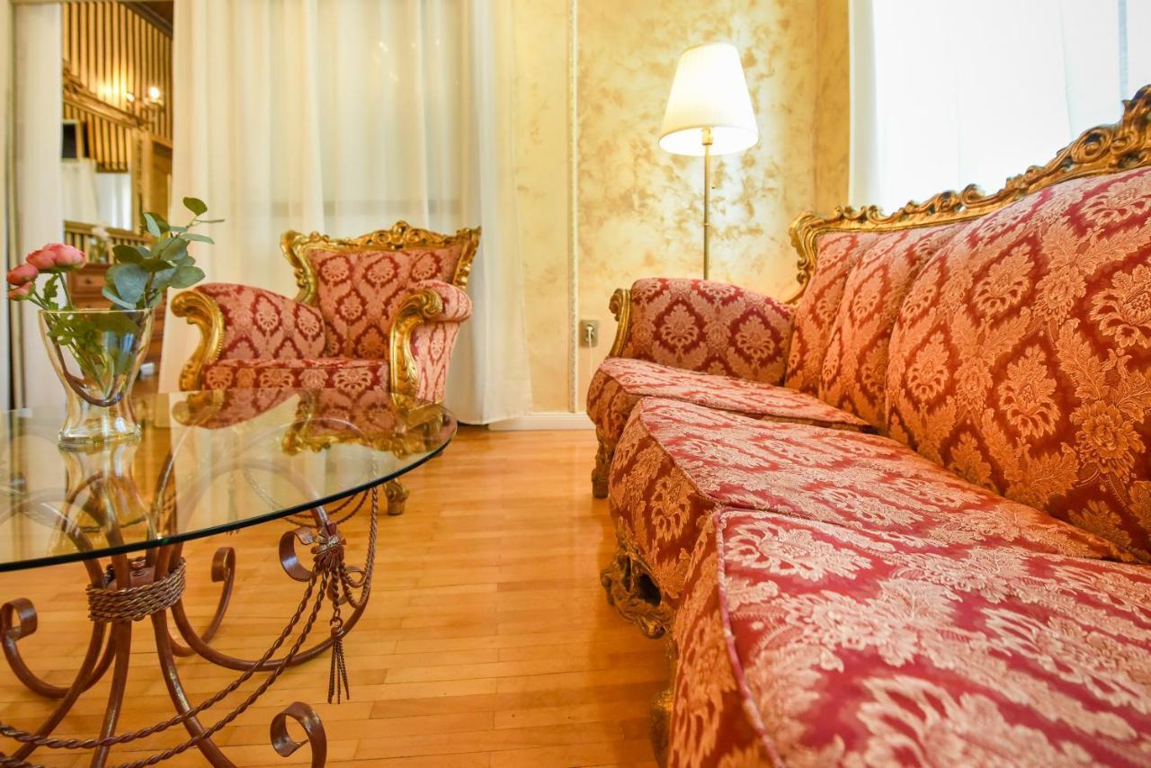 The Museum - Wonderful Super Central Apartment บูคาเรสต์ ภายนอก รูปภาพ