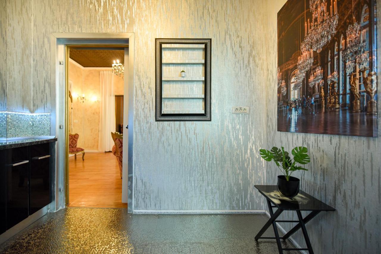 The Museum - Wonderful Super Central Apartment บูคาเรสต์ ภายนอก รูปภาพ