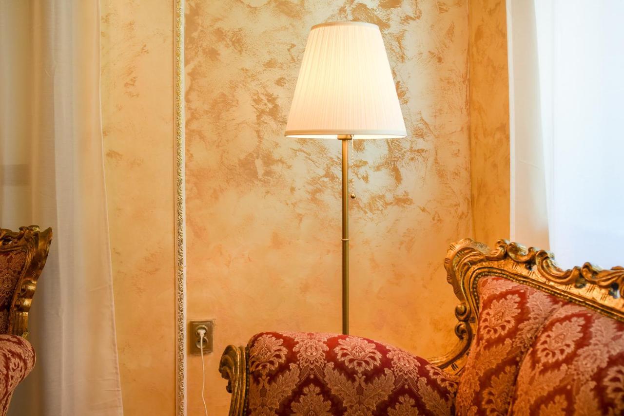 The Museum - Wonderful Super Central Apartment บูคาเรสต์ ภายนอก รูปภาพ